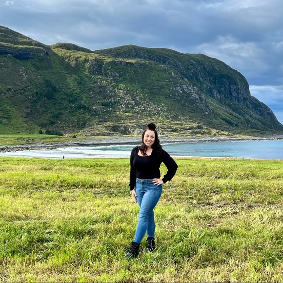 Meet your Posher, Alexandrea - Picture 6 of 9